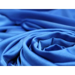 Tecido 95 % Modal 5 % Spandex.